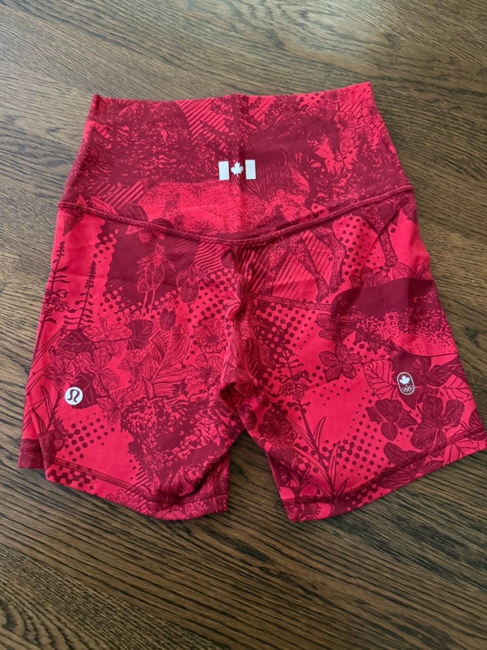 lululemon athletica Align HR 6in Red Floral Shorts (Team Canada version) - Picture 3 of 8